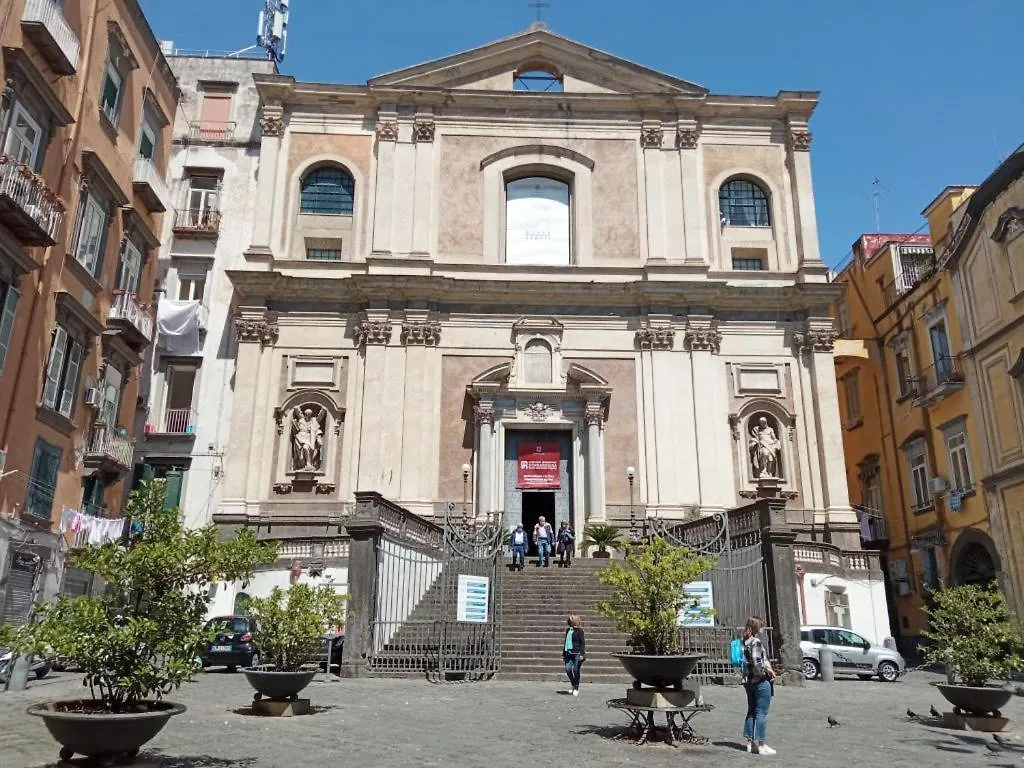 The Queen Bed & Breakfast Naples Italy