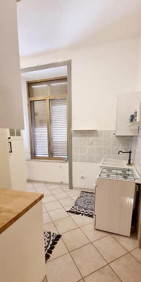 The Queen Bed & Breakfast Naples Italy