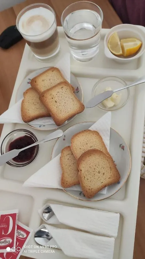 The Queen Bed & Breakfast Naples Italy